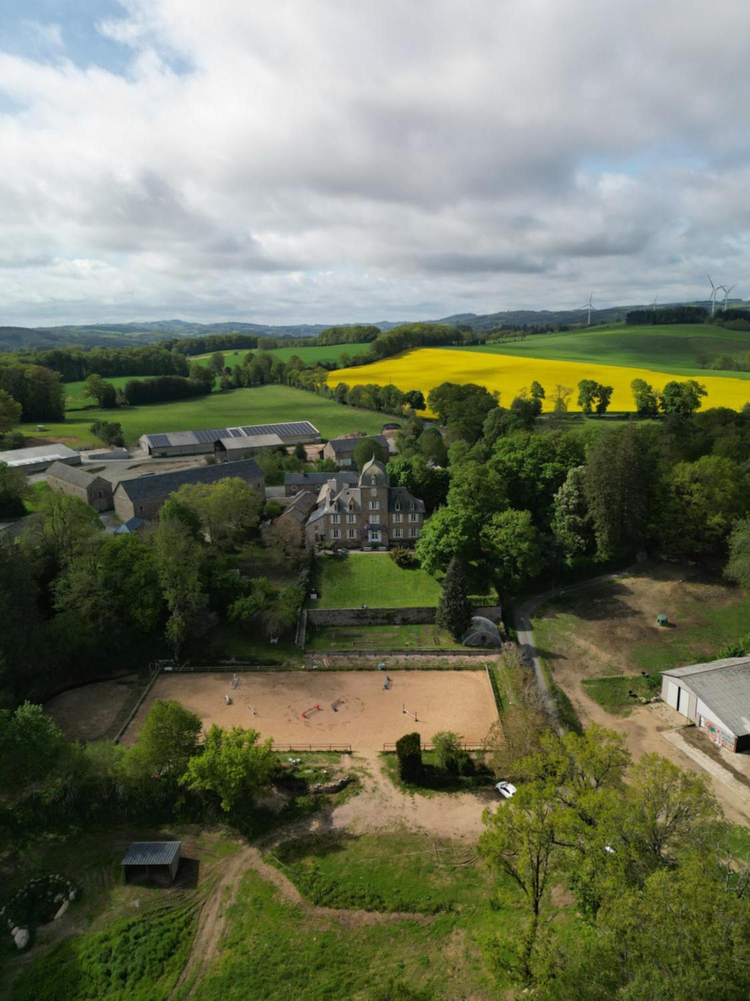 Le Domaine De Linars - L'Aile Du Chateau Villa Le Truel Esterno foto